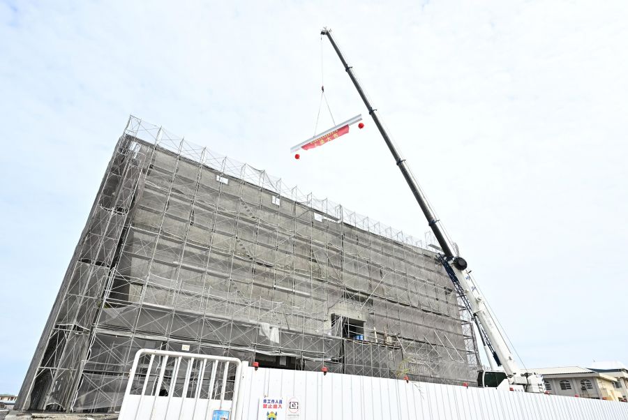 海線區域重要運動據點鹿港全民運動館興建工程上梁  115年底完工