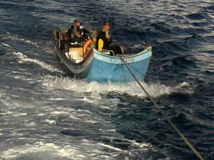 澎湖海巡隊PP-3583號巡防艇救援人、筏平安至七美南滬港維修