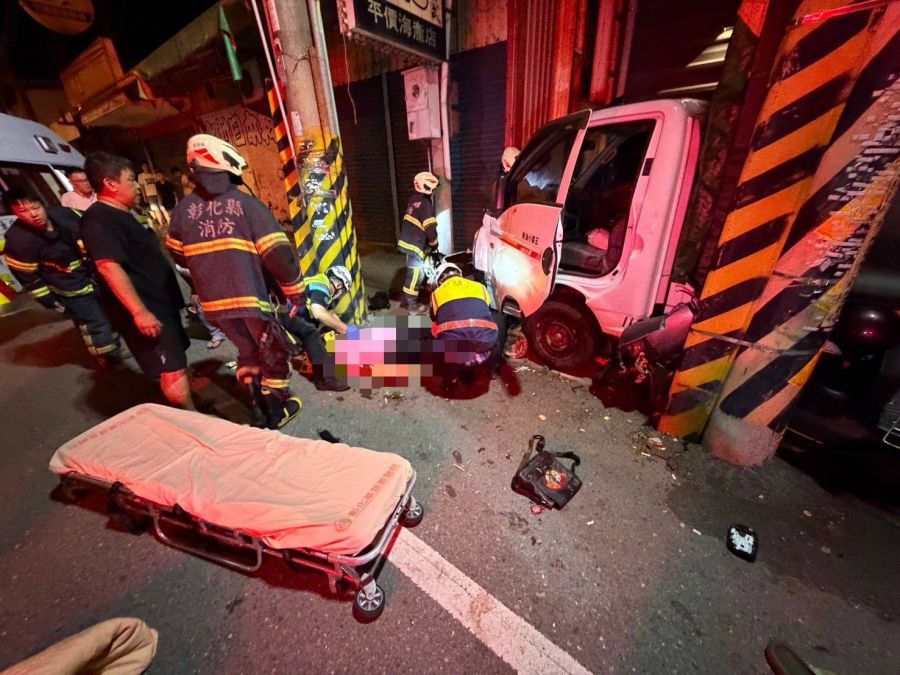 又是毒駕惹禍! 小貨車疑毒駕衝撞火鍋店門前，造成2死1傷