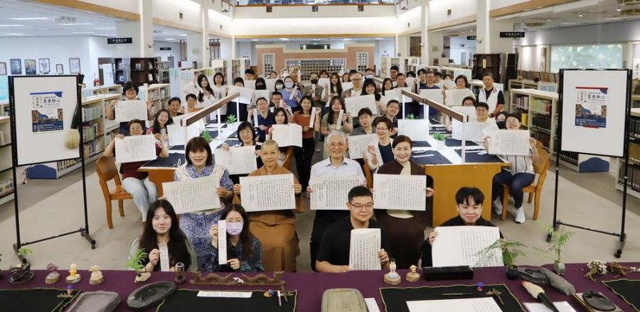 南華大學抄經浴佛沉澱身心　感受佛法慈悲與智慧