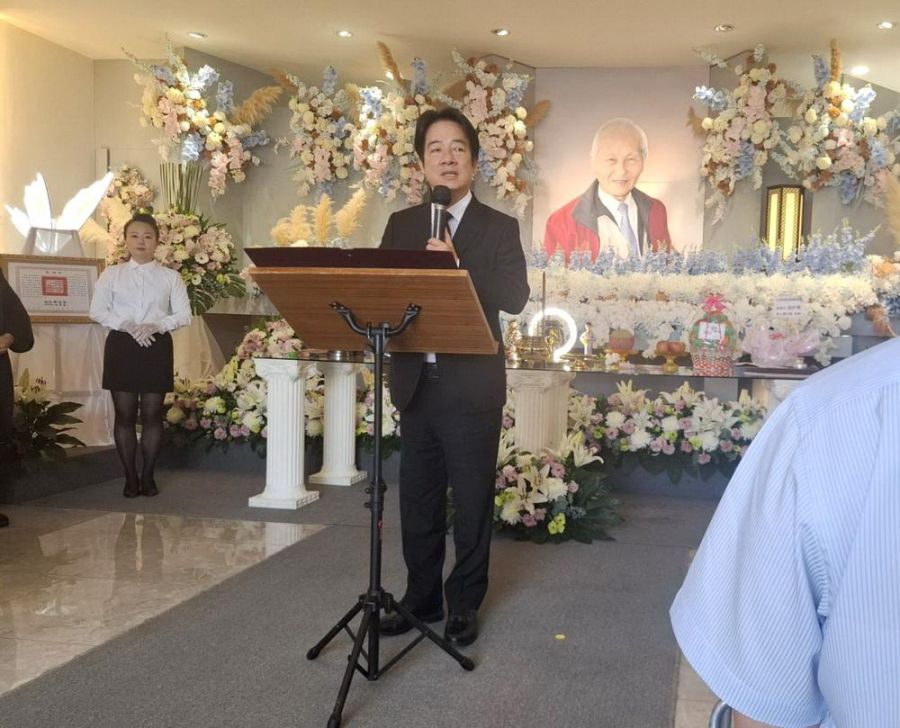 總統有情有義 頒賴永川褒揚令  神威鑄冠城隍晉袍冠綏靖佑民安