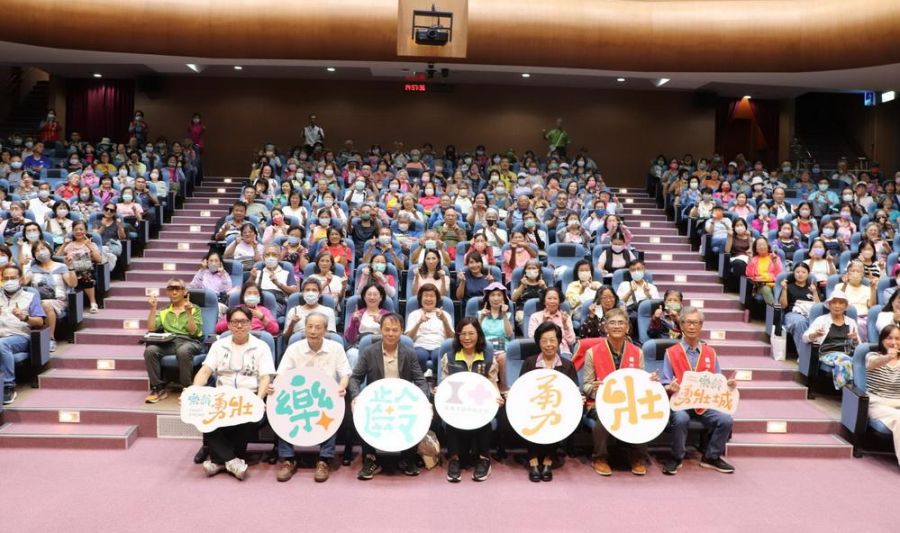 嘉市辦樂齡勇壯講座！洪聰敏教授 籲長輩運動活出逆齡人生