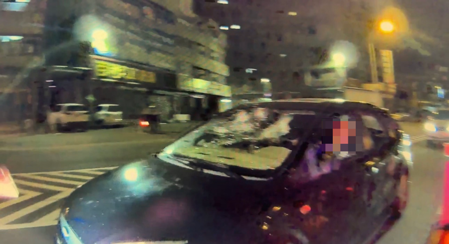 擋風玻璃碎裂還上路  員警攔車起獲依托咪酯及安非他命毒品