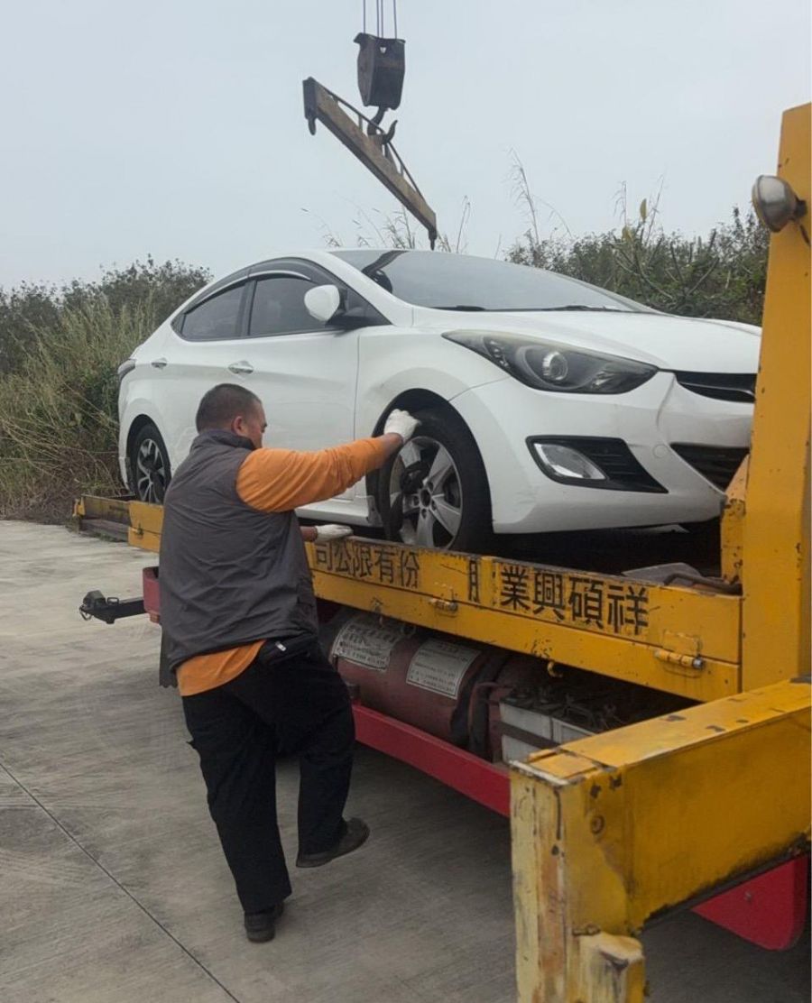 累積上百筆使用牌照稅及交通罰鍰遭扣車 家屬迅速現身代現役軍人繳清
