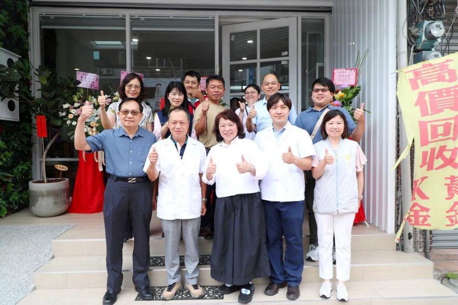 嘉市醫界父子檔丞泰牙醫喬遷  打造全齡口腔照護新環境