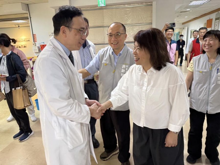 陳殷正接掌衛福部嘉義醫院   黃敏惠市長盼攜手打造全齡健康宜居城市