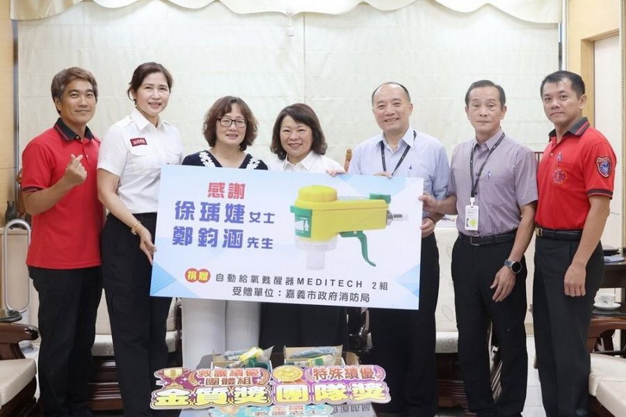 化思念為大愛 徐瑀婕女士捐「自動給氧甦醒器」助嘉市消防救護